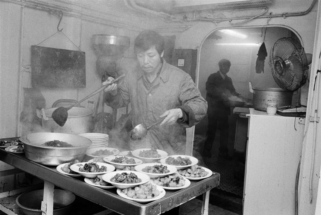 1984 Chinese kitchen in Gladstone Dock/Martin Parr Magnum Photos 
